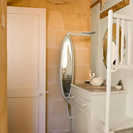 A Cosy Nest Overlooking The Sea - Happy Apartman *
