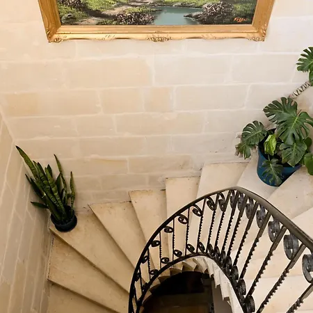 A Cosy Nest Overlooking The Sea - Happy Birżebbuġa