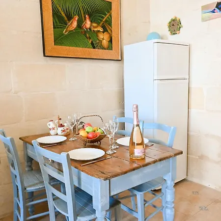 Daire A Cosy Nest Overlooking The Sea - Happy