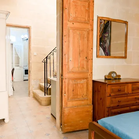Apartman A Cosy Nest Overlooking The Sea - Happy