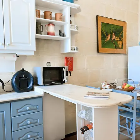 A Cosy Nest Overlooking The Sea - Happy Apartman *