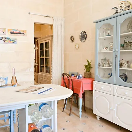 Daire A Cosy Nest Overlooking The Sea - Happy *