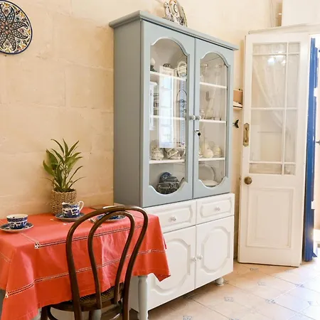 A Cosy Nest Overlooking The Sea - Happy *